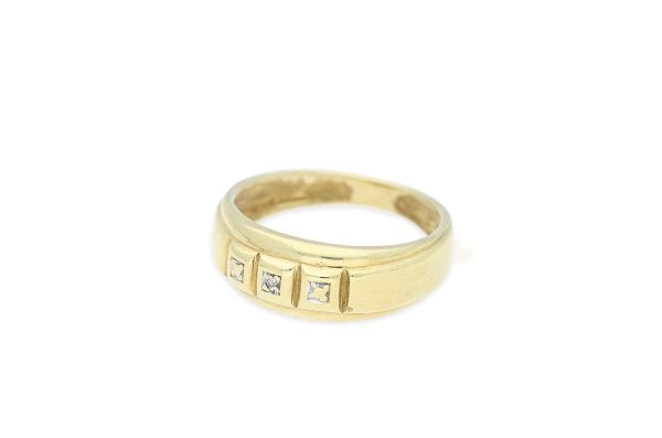 Ring • 333 Gold • Diamant