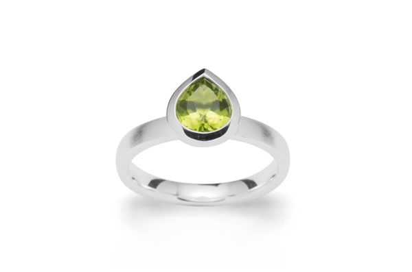 Bastian inverun Ring Pear Cut Peridot • 33401.54